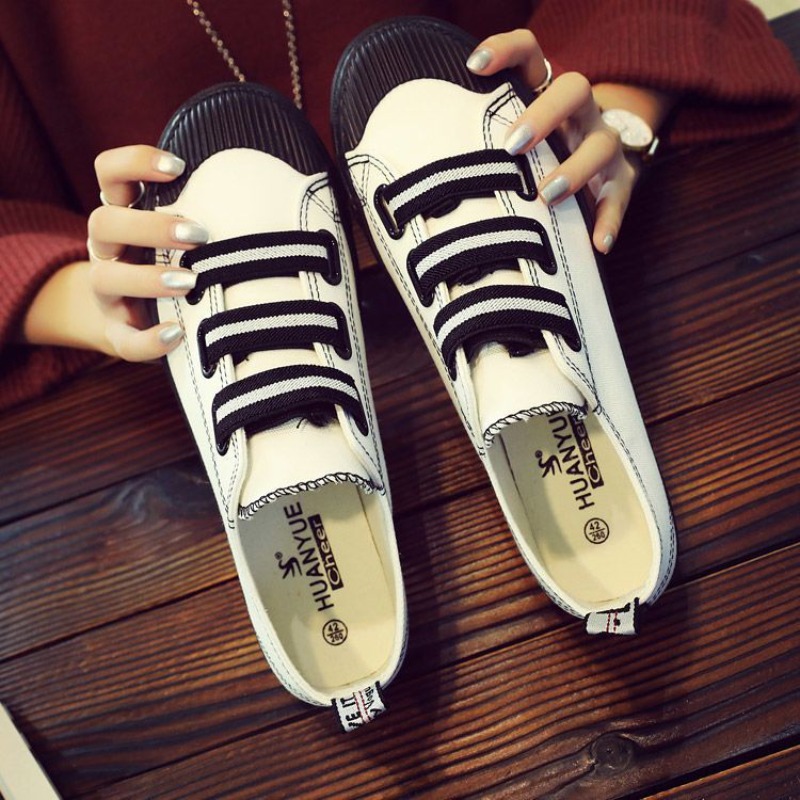 Street Fashion Vibes - Korean Style Slip-On Canvas Shoes Street
